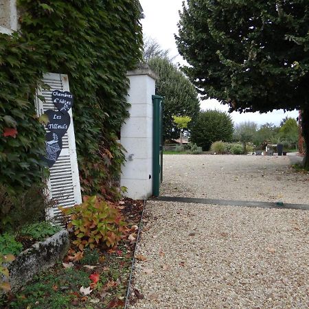 Les Tilleuls - Chambres D'Hotes - La Rochefoucauld Exterior foto