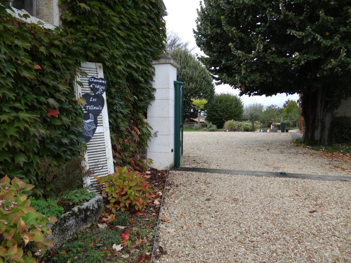 Les Tilleuls - Chambres D'Hotes - La Rochefoucauld Exterior foto